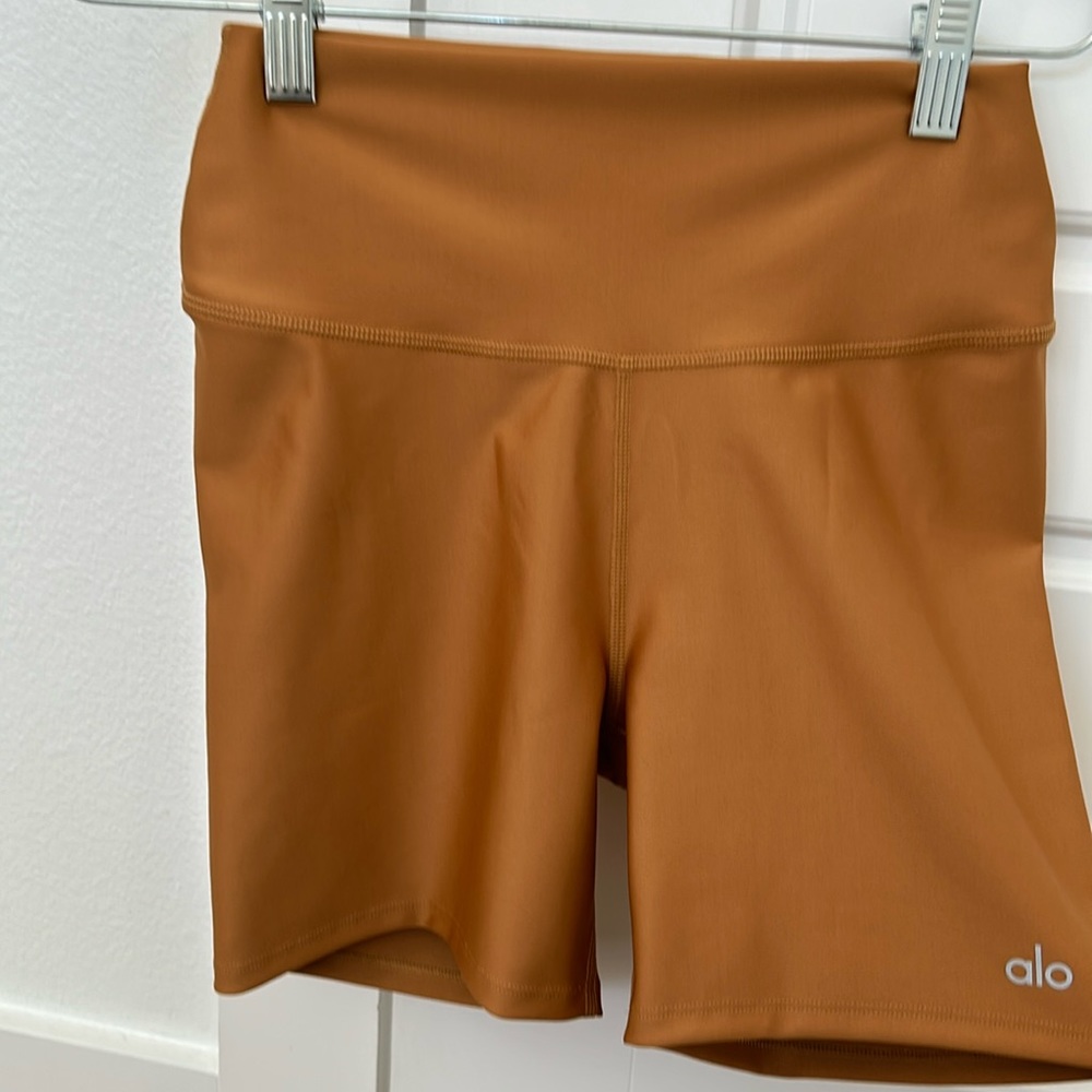ALO YOGA | airlift energy shorts | size small | copper color